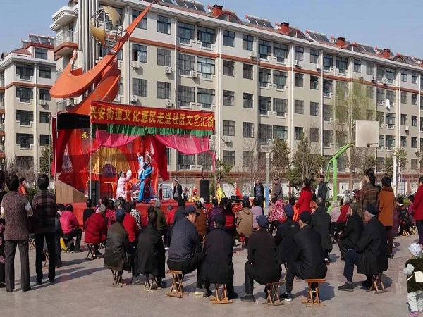 山东潍坊安丘兴安街道开展文化惠民进社区活动